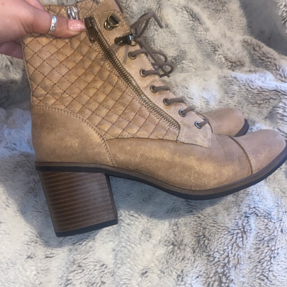 White mountain suede boots color natural size 9 - Picture 3 of 4